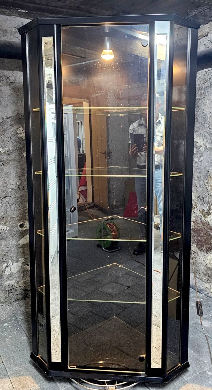 Vetrine: Vitrine beleuchtet für eine Ecke – Usato da Walenstadt venduto da pedroju-1