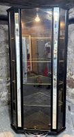 Vitrine beleuchtet für eine Ecke