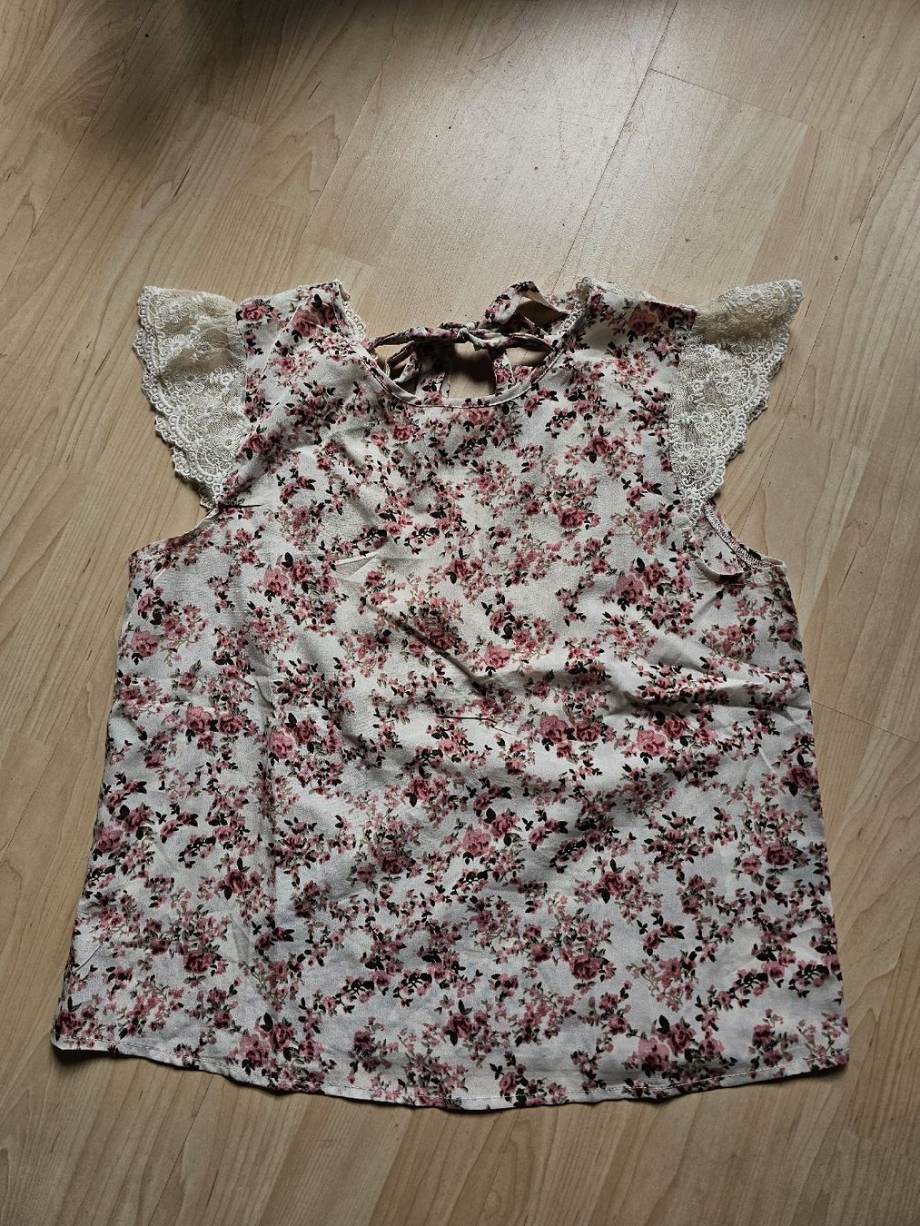 Shein T-Shirts: Blumen Shirt 38 – Neu (gemäss Beschreibung) aus Büttikon AG von PAM120319