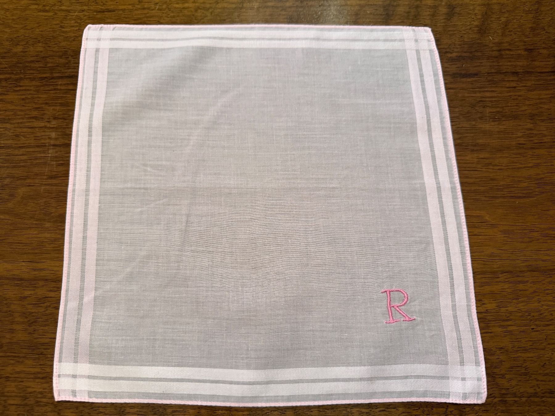 Autres vêtements & accessoires: Taschentuch rosa mit Monogramm R – D'occasion à Erstfeld par Mario_boe0