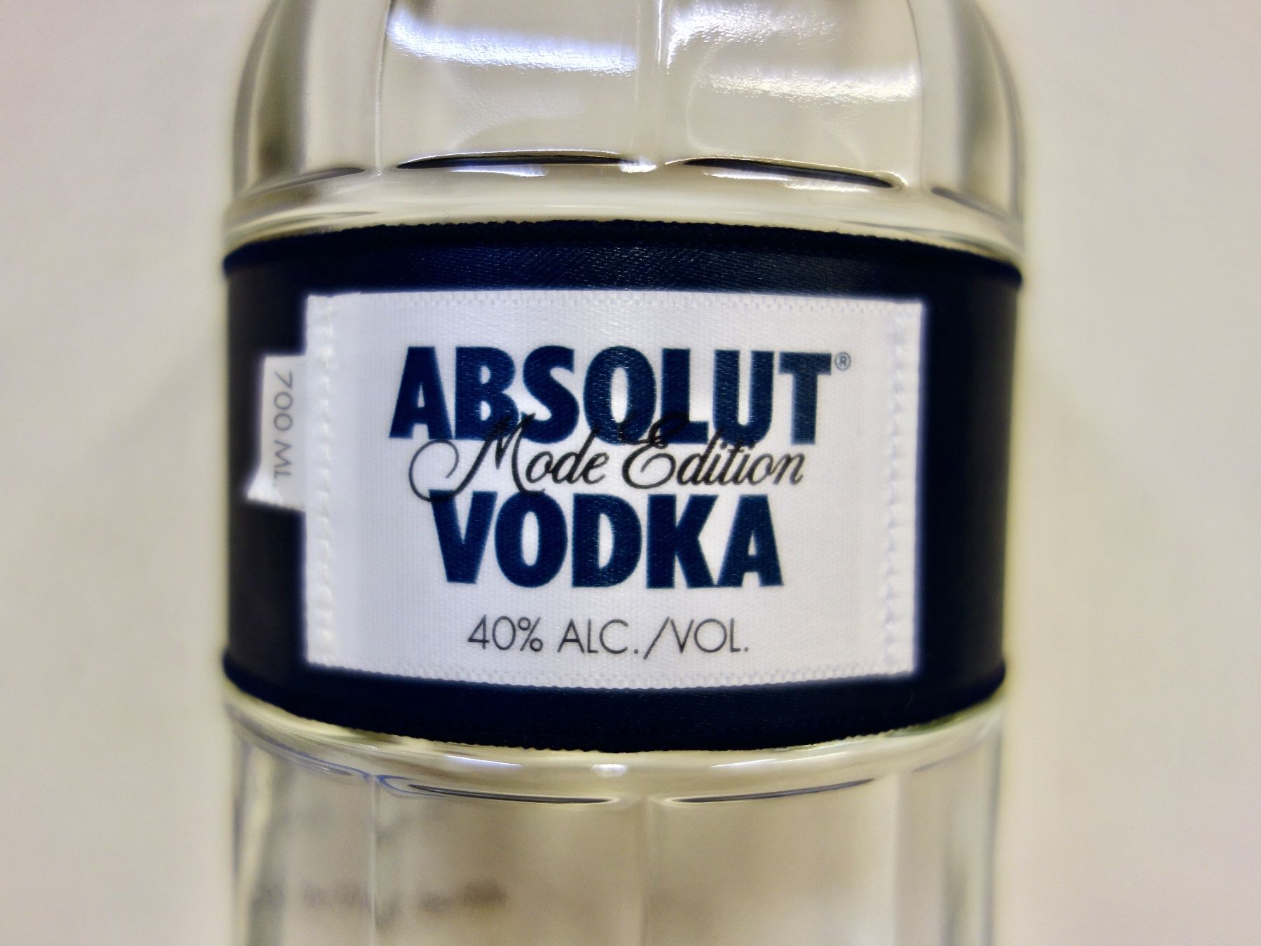Absolut Vodka Bevande alcoliche: 1 x ABSOLUT VODKA ABSOLUT MODE Edition 2011 – Nuovo e nell'imballaggio originale da Kerzers venduto da zimmergruen 4