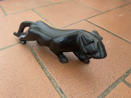 Schwarzer Panther aus Steinernen