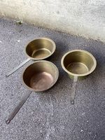 Anciennes casseroles en laiton