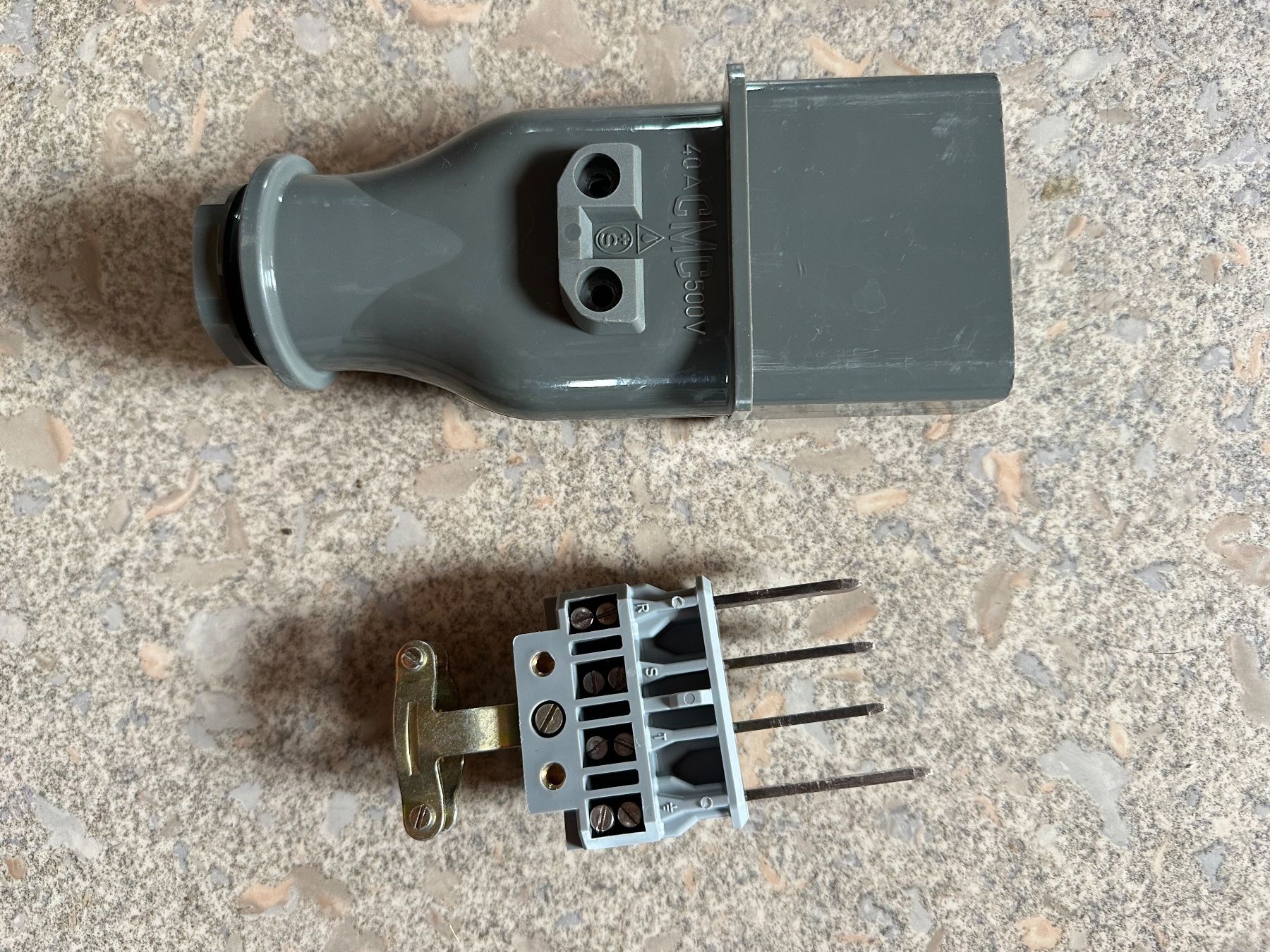Spine: Stecker J 40 4 Polig CMC – Usato da Huttwil venduto da Bolpa