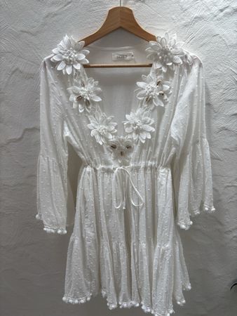 Weisses Sommerkleid mit Blumenmuster, S/M