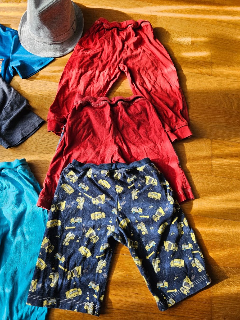 Lotti & Set di vestiti: KLEIDERPACKET 8 TEILE,GR.122-128 – Usato da Birmensdorf ZH venduto da eva_9hvs 2