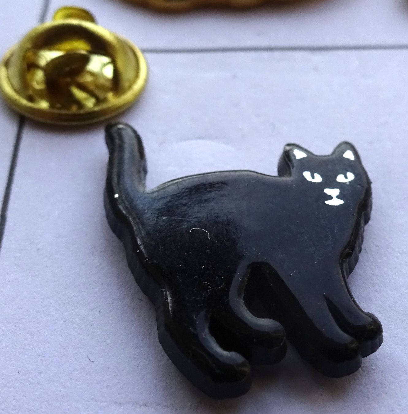 Plaketten & Abzeichen: Pin schwarze Katze – Gebraucht aus Utzenstorf von BUtter81