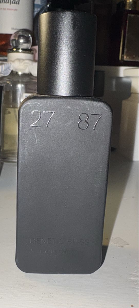 Parfums & Eau de Toilette: Parfum 27 87 GENETIC BLISS  – D'occasion à Hasle LU par Olena_olena