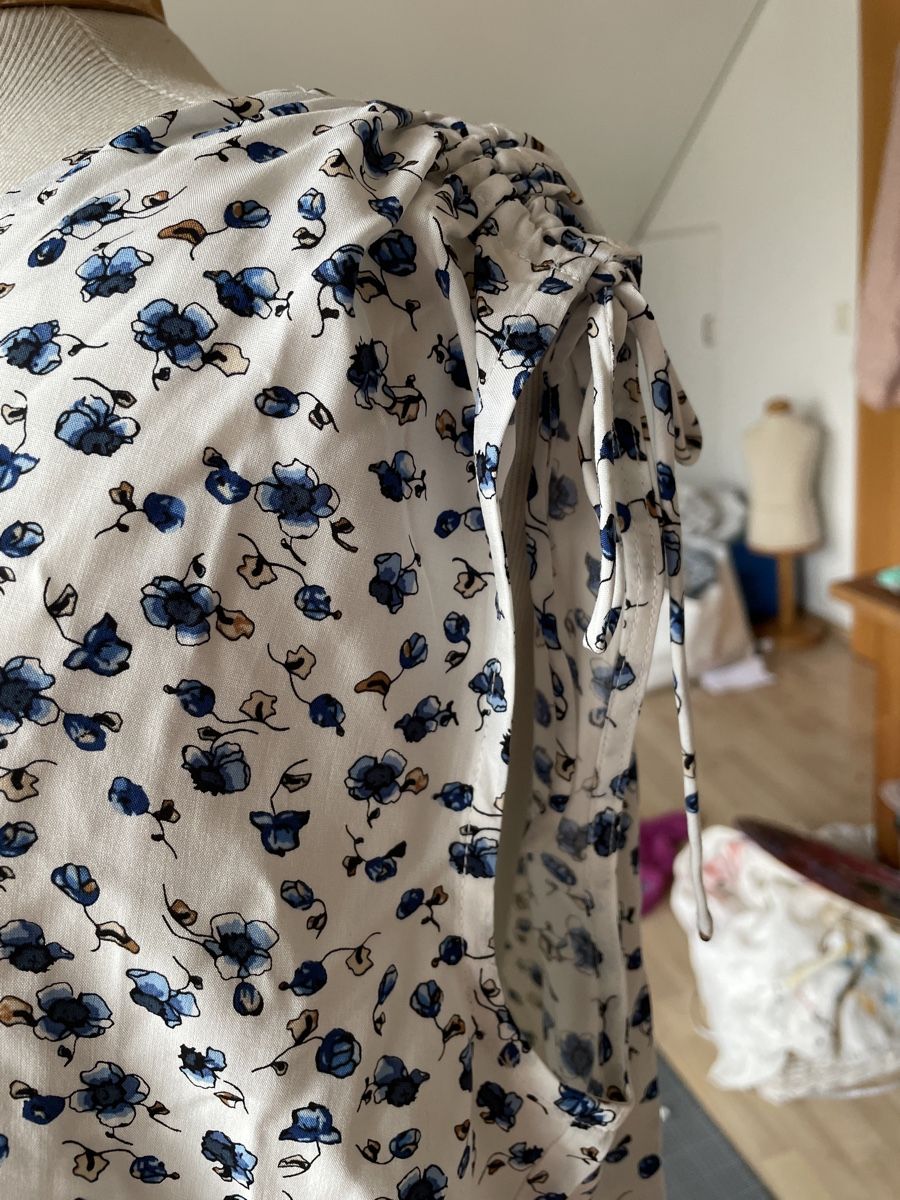 Camicette: Sommerliche Damenbluse mit Blumenmuster, Grösse 42 – Usato da Schönenberg TG venduto da cocifrosch94 1