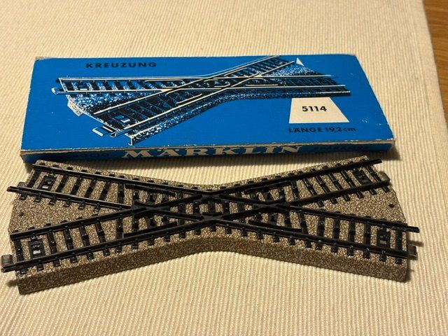 Märklin Modellini di ferrovie: Märklin Kreuzung 5114 – Usato da Frenkendorf venduto da HampeFrenk