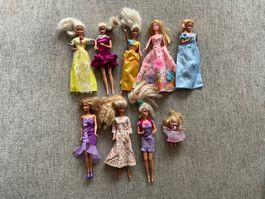8 Barbie Puppen und 1 Kelly