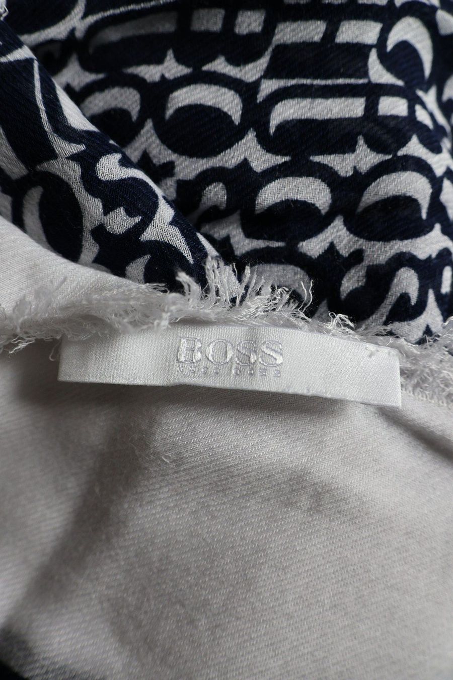 Hugo Boss Foulard & Sciarpe: Hugo Boss Tuch – Usato da Winterthur venduto da jul_v9wx 3