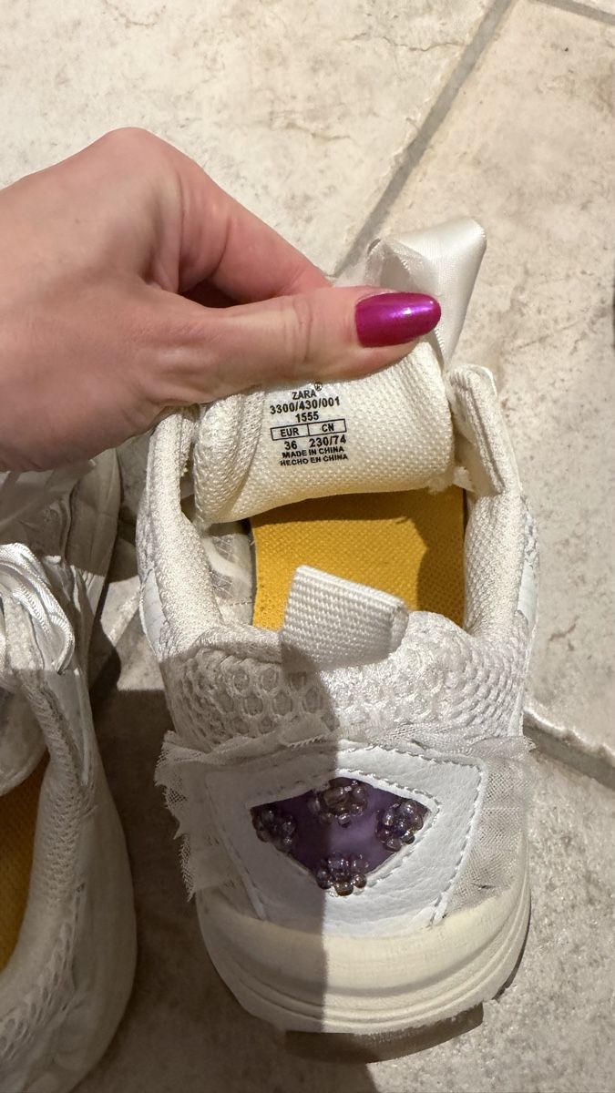 Zara Scarpe per ragazze: ZARA SNEAKER MIT BLUMEN- & PERLENDETAILS GR.36 – Usato da Thalwil venduto da olh_7cpg 2