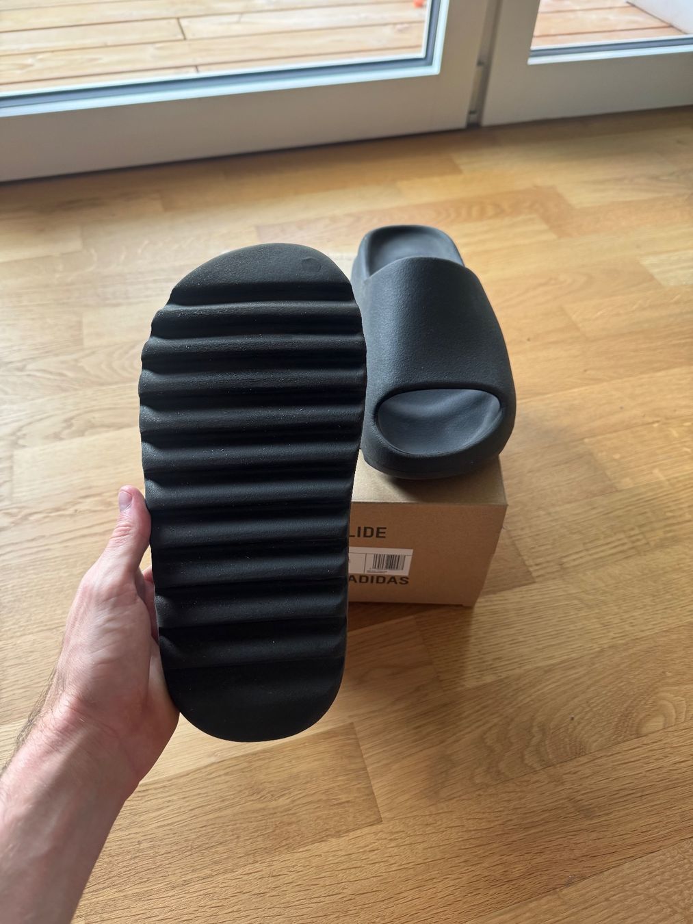 Adidas Herrenschuhe: Adidas Yeezy Slides Onyx – Gebraucht aus Rombach von noahBy0 2