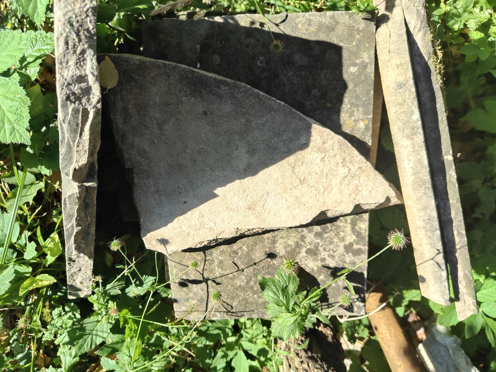 Piatti di portata: Naturstein Garten Platten 59 Stk – Usato da Bauma venduto da ObrMar 2