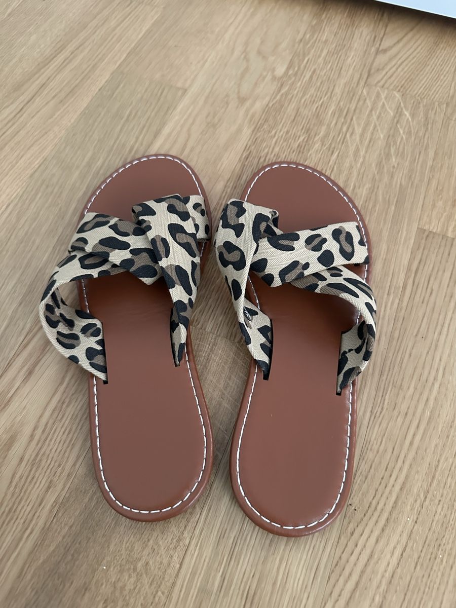Damenschuhe: Sandale leoprint Gr. 37 – Neu (gemäss Beschreibung) aus Ermatingen von nic_x2tf 1