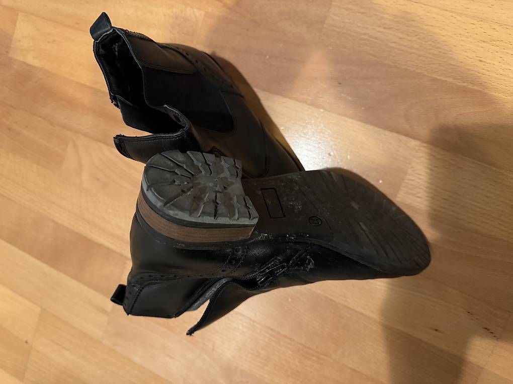 Damenschuhe: Stiefeletten schwarz Leder Grösse 37 – Gebraucht aus Cham von Kaylua 3