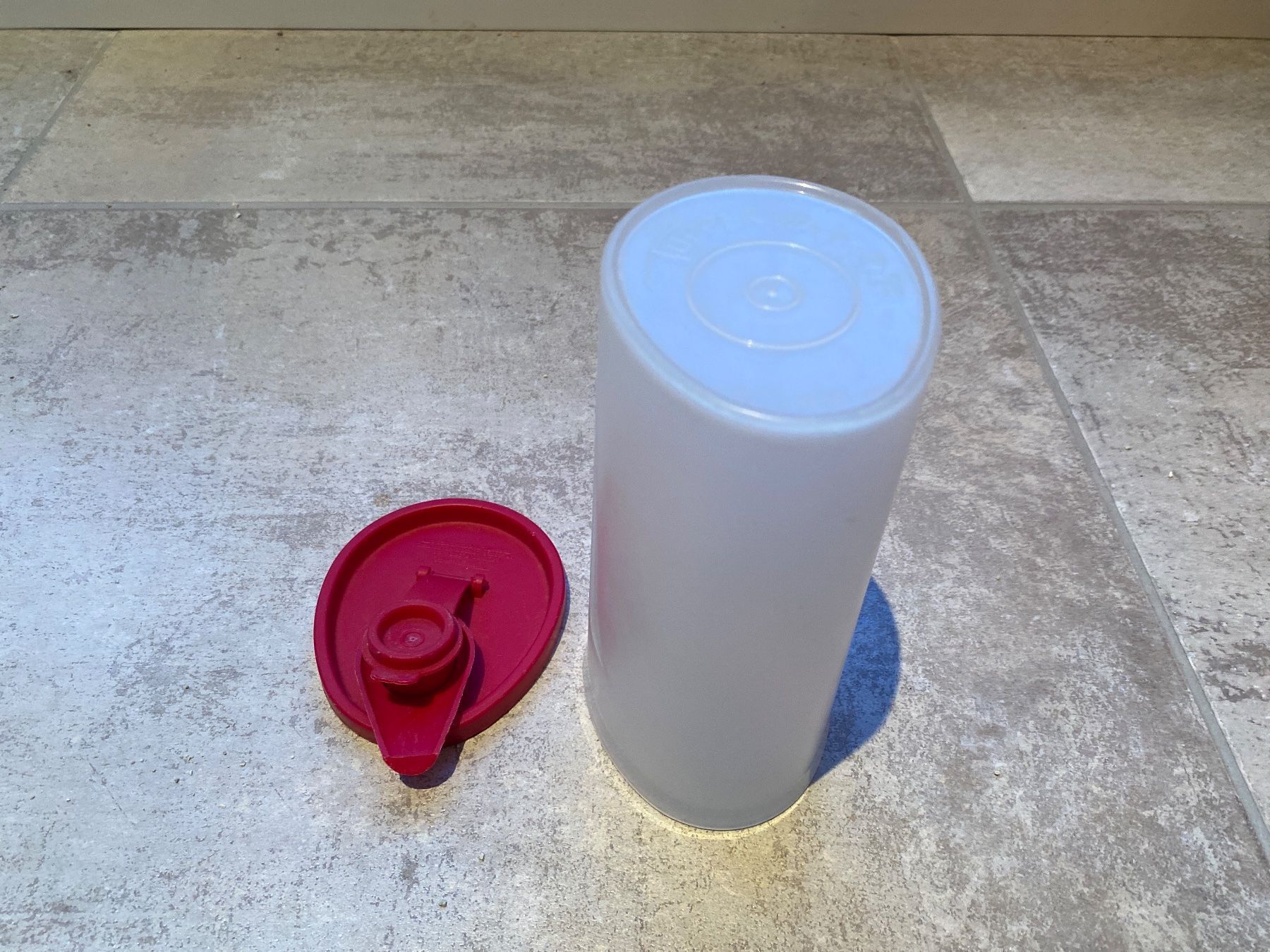 Tupperware Behälter & Ähnliches: Tupperware Behälter mit Ausguss – Gebraucht aus Bülach von Jackybabue 3
