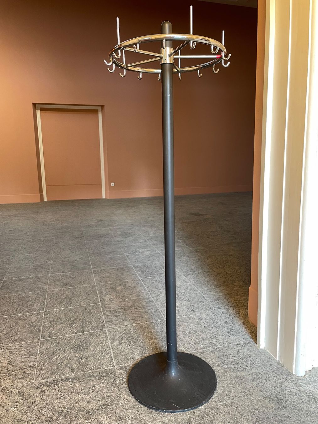 Garderobe: Garderobenständer aus Metall – Gebraucht aus Bern von lelucvero