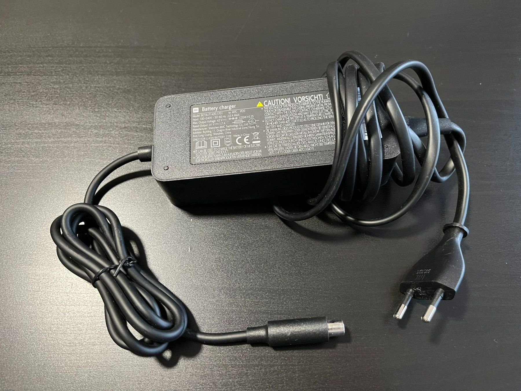 Xiaomi Batterieladegeräte: Xiaomi Elektroroller Pro 2 Ladegerät – Gebraucht aus Zürich von