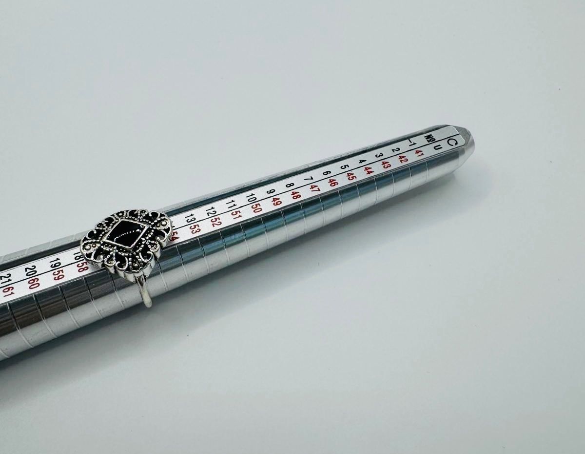 Anelli: Wunderschöner Ring mit Ornamenten - Grösse: 56 – Nuovo e nell'imballaggio originale da Frutigen venduto da glanzvolles.leben 1