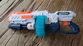X-Shot Pistole mit Magazin - Top Zustand für wilde Spiele!