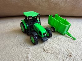 Spielzeug Traktor mit Anhänger grün 7,5 x 4,5cm