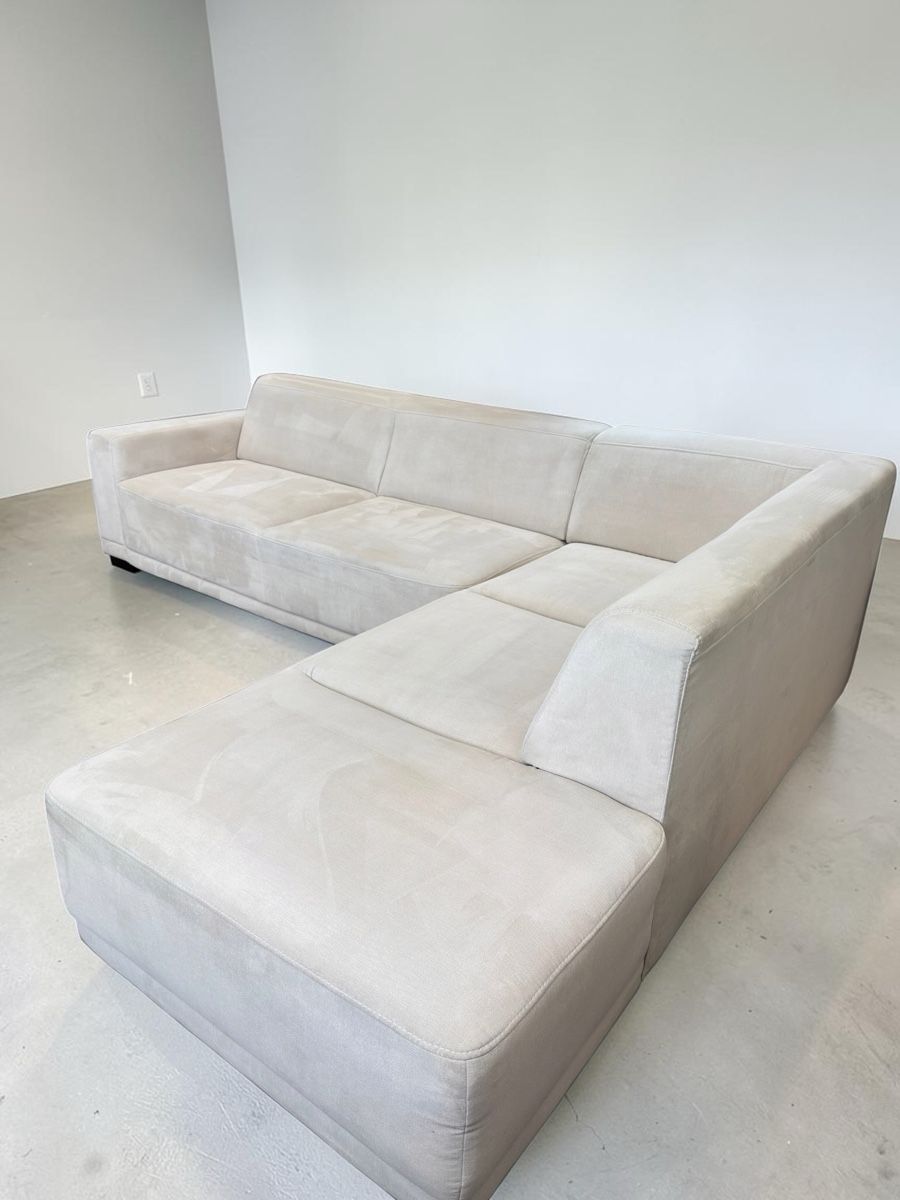 Divani: Ecksofa Creme-Silber aus Alcantara – Usato da Bachenbülach venduto da Sofalab.swiss 1
