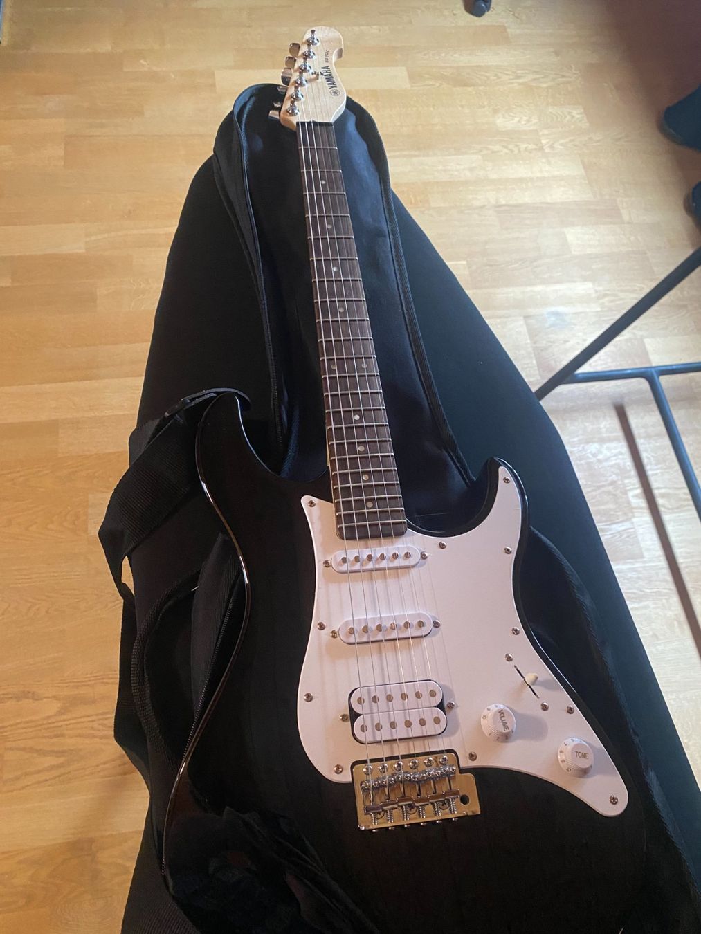 Yamaha Strumenti musicali: Guitare Yamaha EG 112C – Usato da Chéserex venduto da Beysacha98