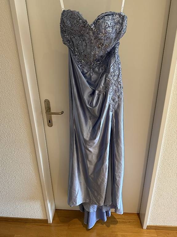 Robes: Abendkleid / Ballkleid in Hellblau  einmal getragen – D'occasion à Bülach par SerenOcak 2