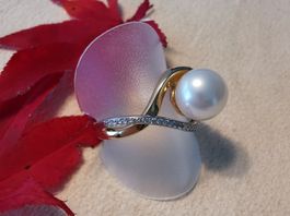 18Kt. Gelbgold Damenring mit grosser Perle u. Brillanten