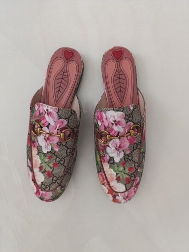 Gucci Damenschuhe: Gucci Mules Blumenmuster Beige/Rosa Grösse 37 – Gebraucht aus Hergiswil NW von pol_9dl8