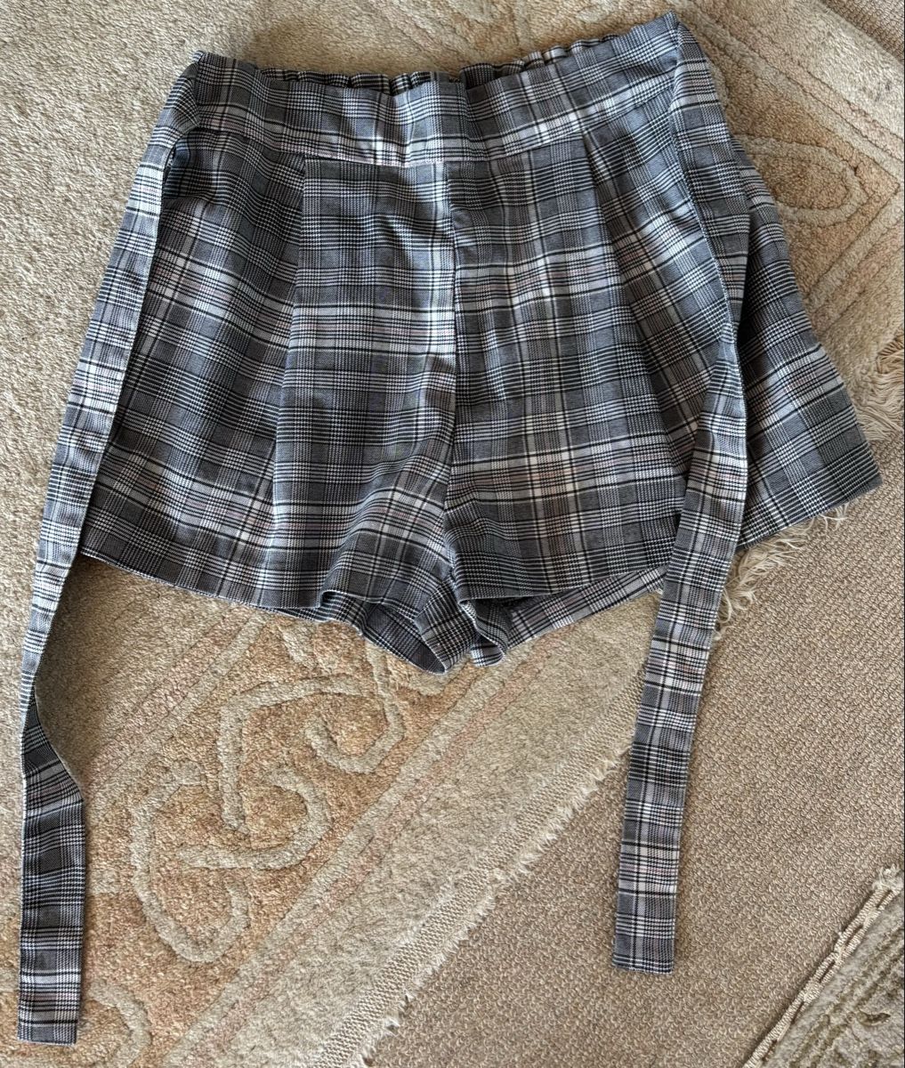 H&M Pantalons: Shorts – D'occasion à Eggersriet par car_w5cl 2