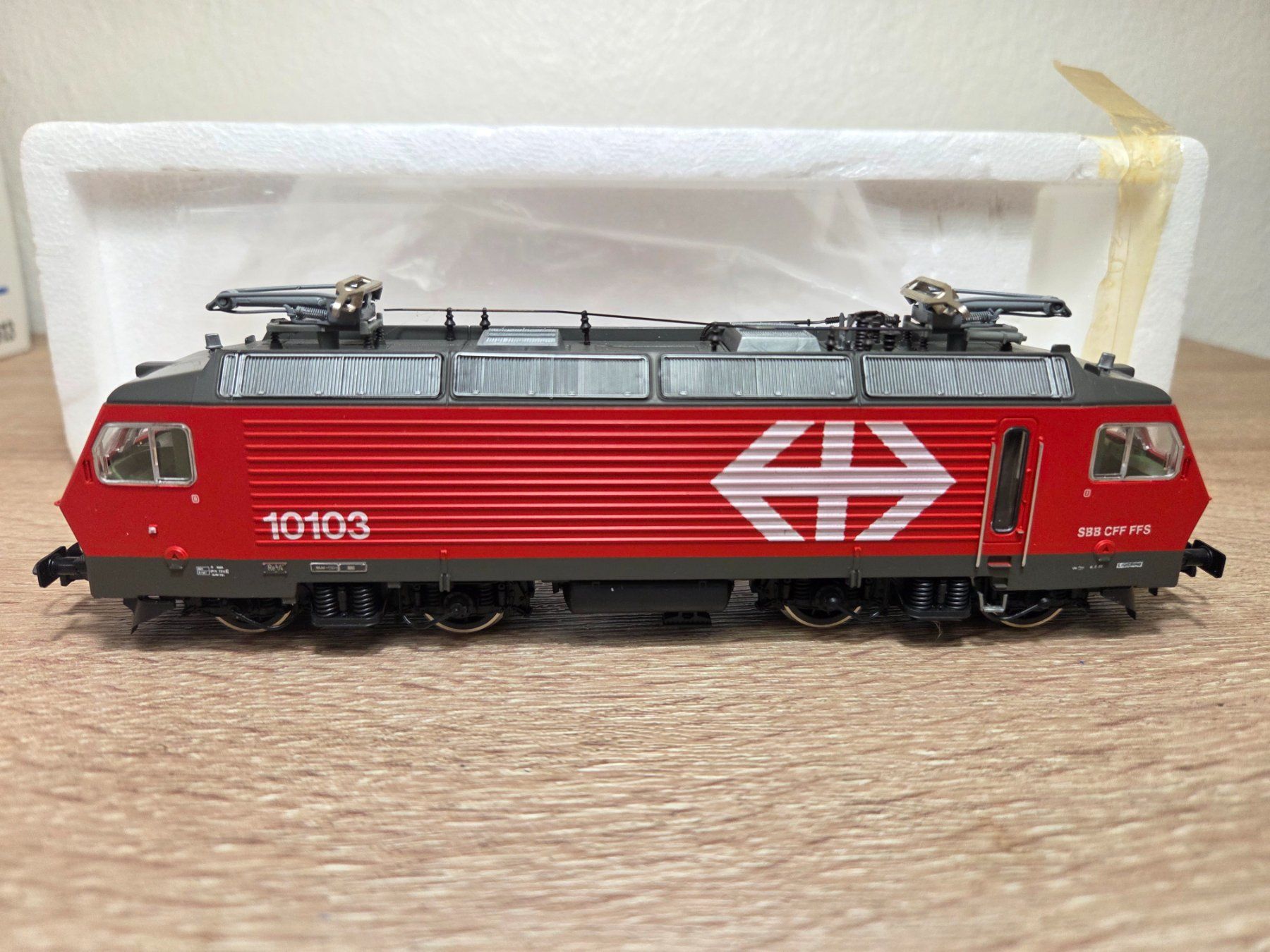 Roco Modellini di ferrovie: Roco 10103 E-Lok SBB H0 – Usato da St-Aubin-Sauges venduto da Lo_Go 1