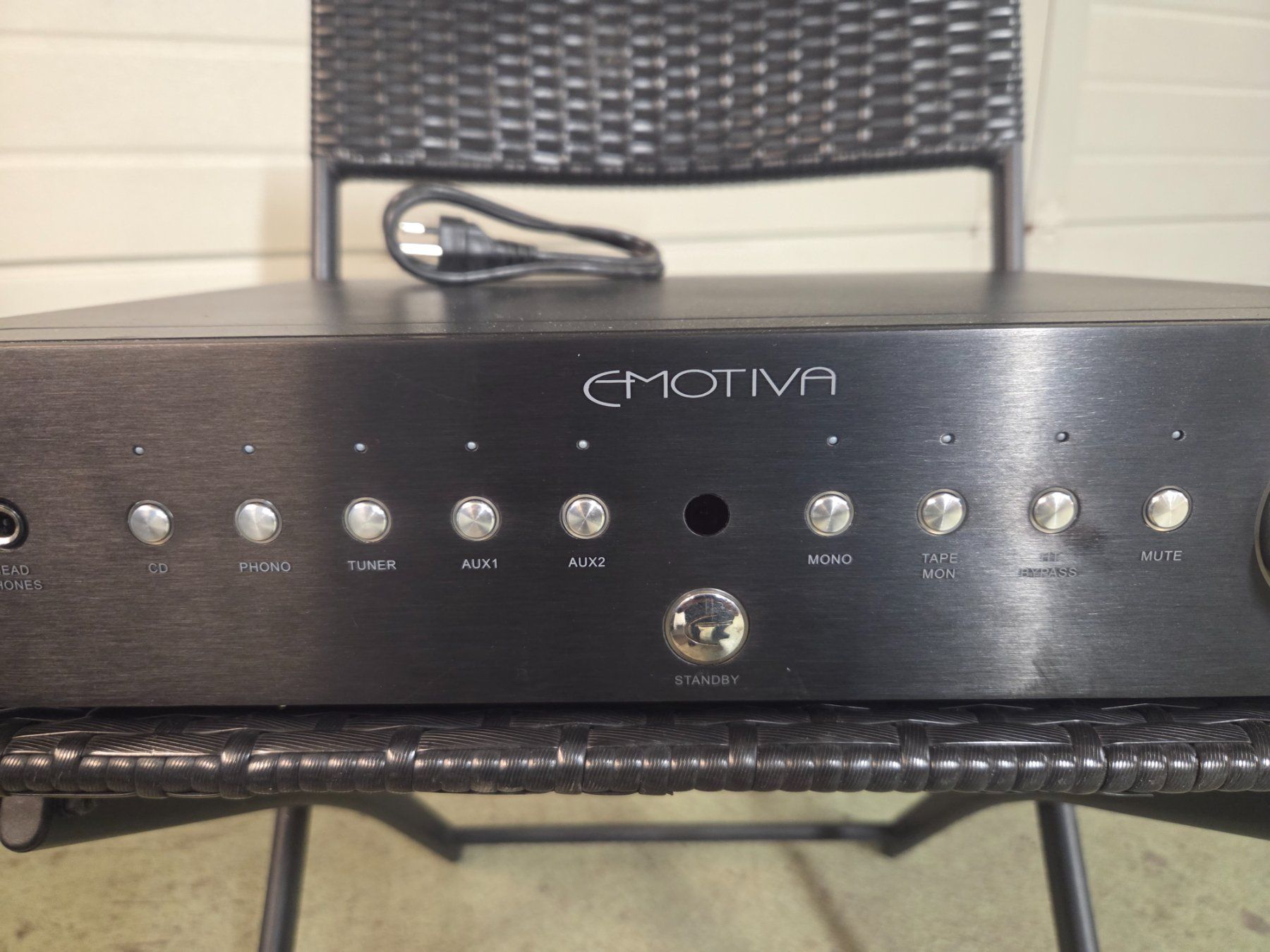 Amplificatori: Emotiva pré-amplificateur avec télécommande – Usato da Conthey venduto da greenday85 4
