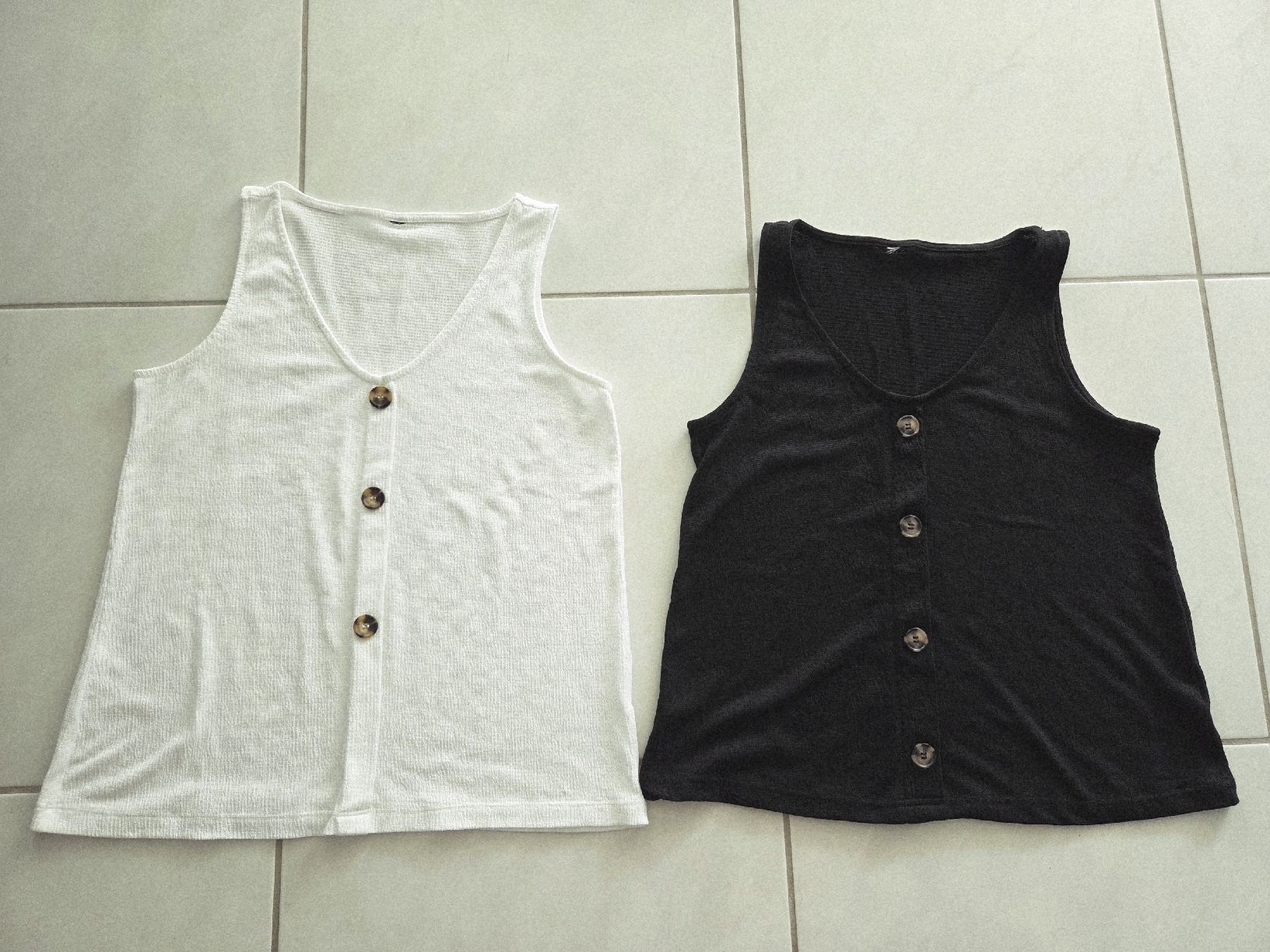 Lotti di vestiti: Tops 2 set  gr. S  – Nuovo (secondo la descrizione) da Bronschhofen venduto da Katrusja