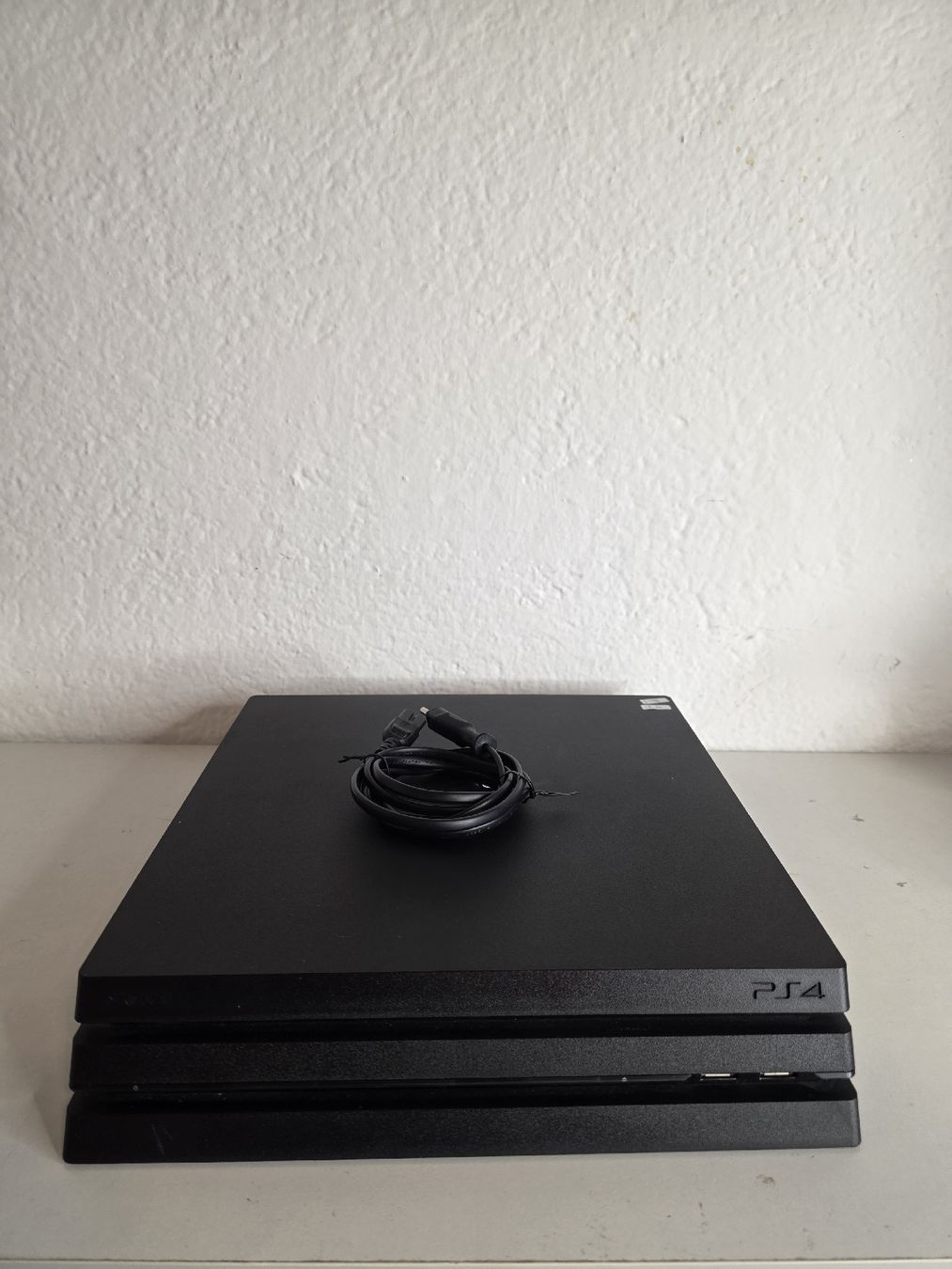 Sony Console: Sony PlayStation 4 Pro – Usato da Ehrendingen venduto da lax21