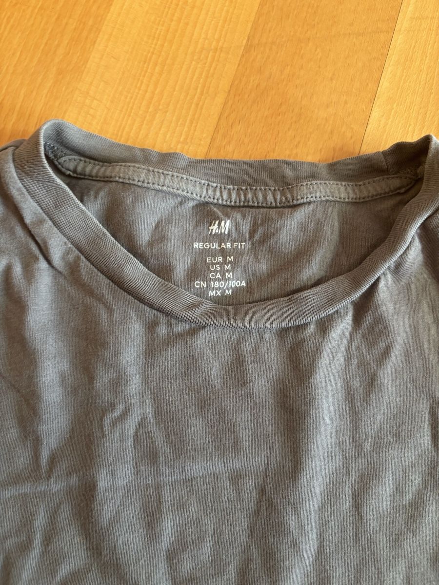 T-shirts: Gray T Shirt H&M – D'occasion à Chexbres par doe_xns6 1