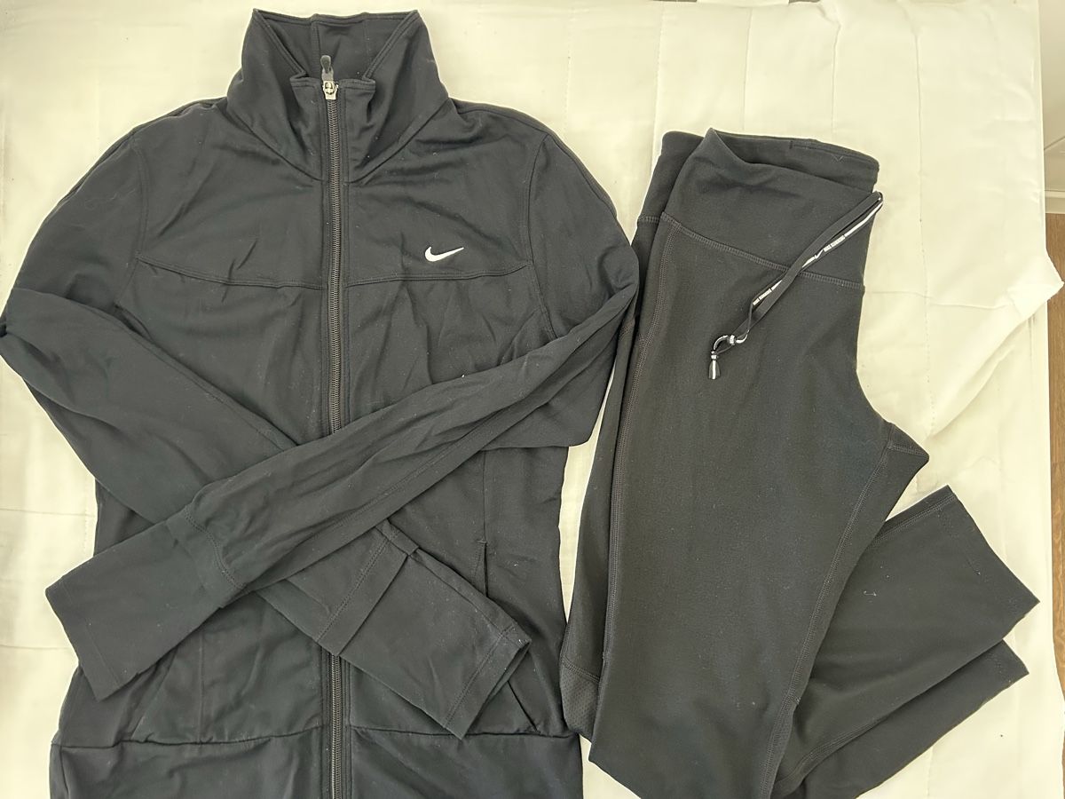 Nike Kleiderpakete: Nike legging and jacket size S black – Gebraucht aus Epalinges von kat_lyp6