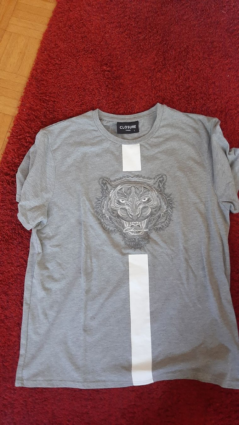 T-shirts: T-Shirt Closure – Neuf (Voir description) à Lenzburg par Meli0305