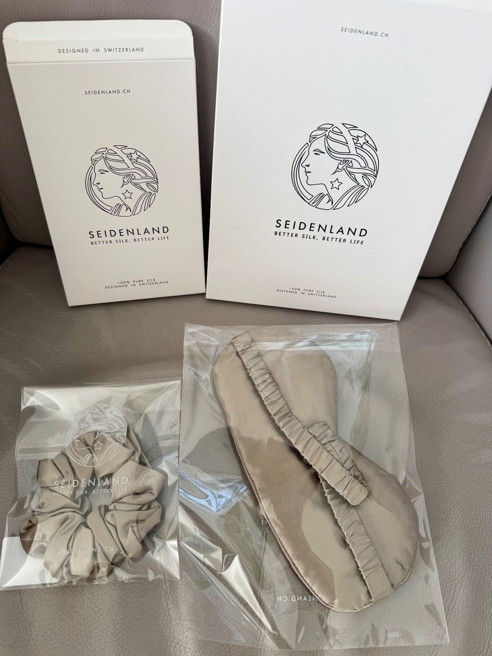 Altro in Cosmetici & Cura: Set Schlafmaske & Scrunchie Seide – Nuovo e nell'imballaggio originale da Zürich venduto da Nika017 3