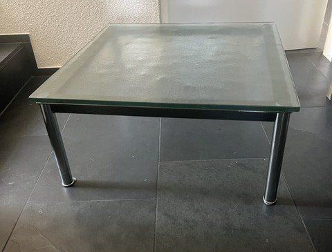 Le Corbusier Tables: Le Corbusier Salontisch – D'occasion à Niederhasli par Betzgi