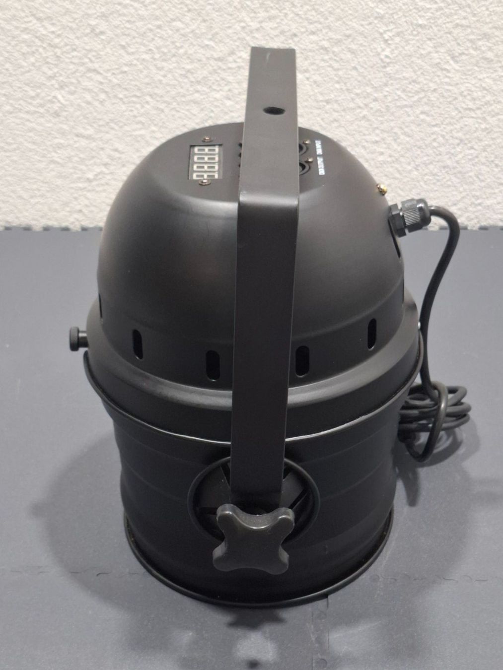 Lampade: Projecteur LED DMX scène par 54 LED – Usato da Villars-Ste-Croix venduto da pau_8fls 3