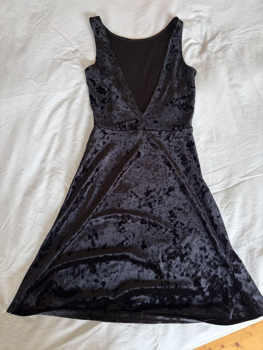 H&M Kleider: Ärmelloses Samtkleid XS – Gebraucht aus Basel von Zamba 3