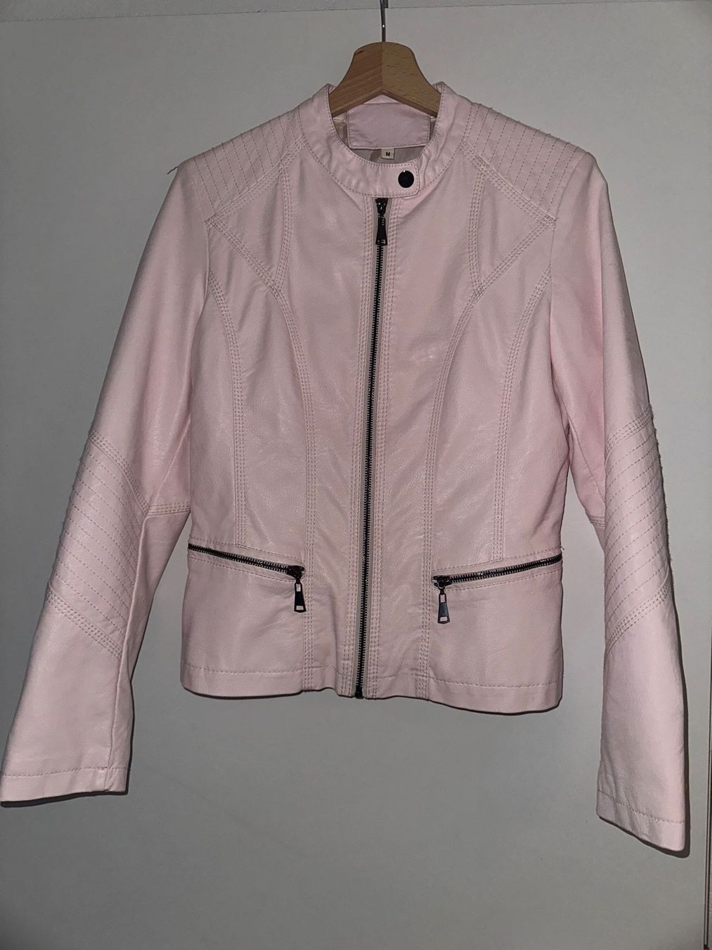 Jacken: Damen Kunstlederjacke hellrosa Grösse M gebraucht – Gebraucht aus Neftenbach von Mador6