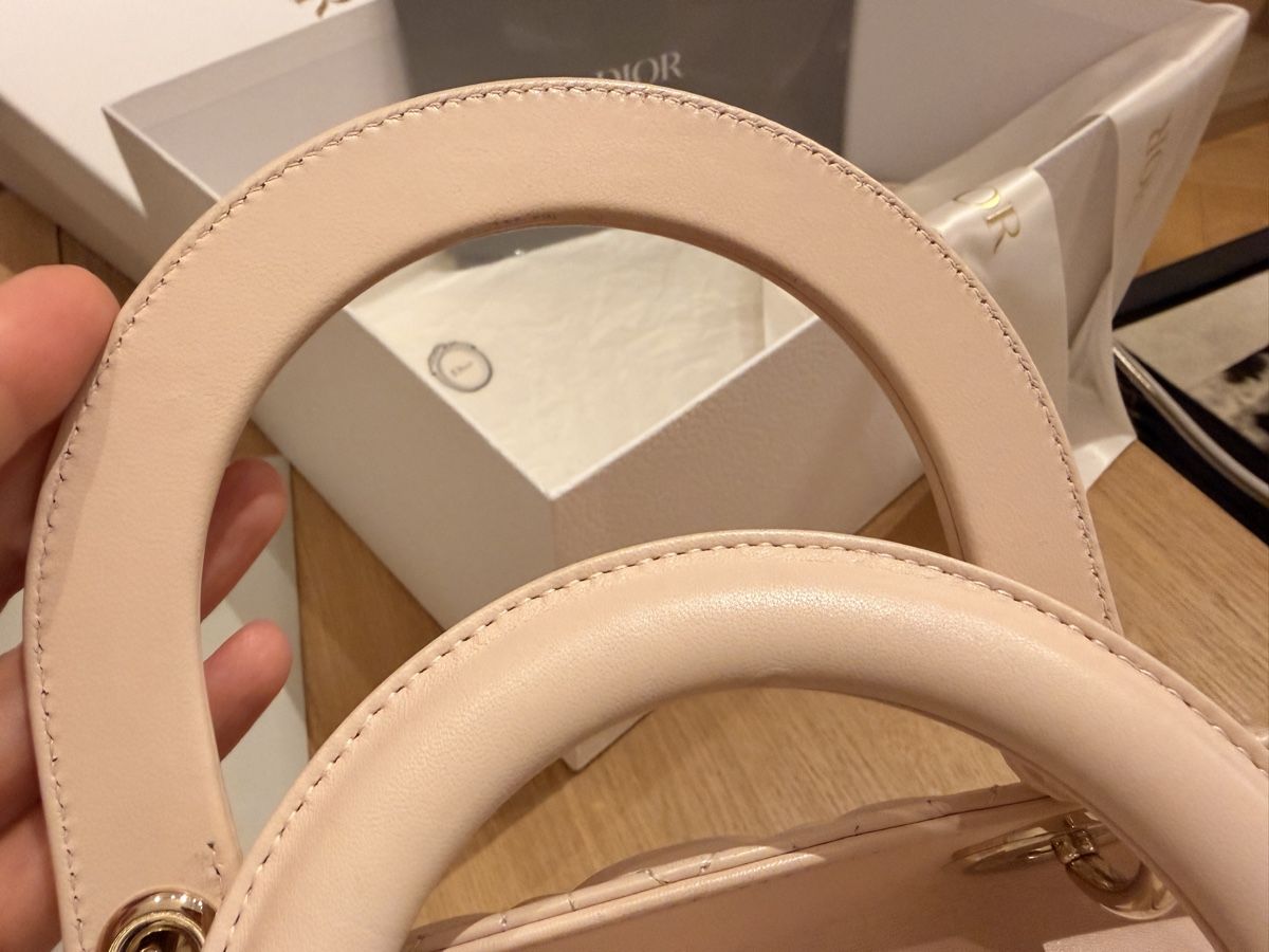 Dior Borse da donna: Authentic Lady Dior Bag - Light Pink, medium – Usato da Schwyz venduto da ann_5w8m 9