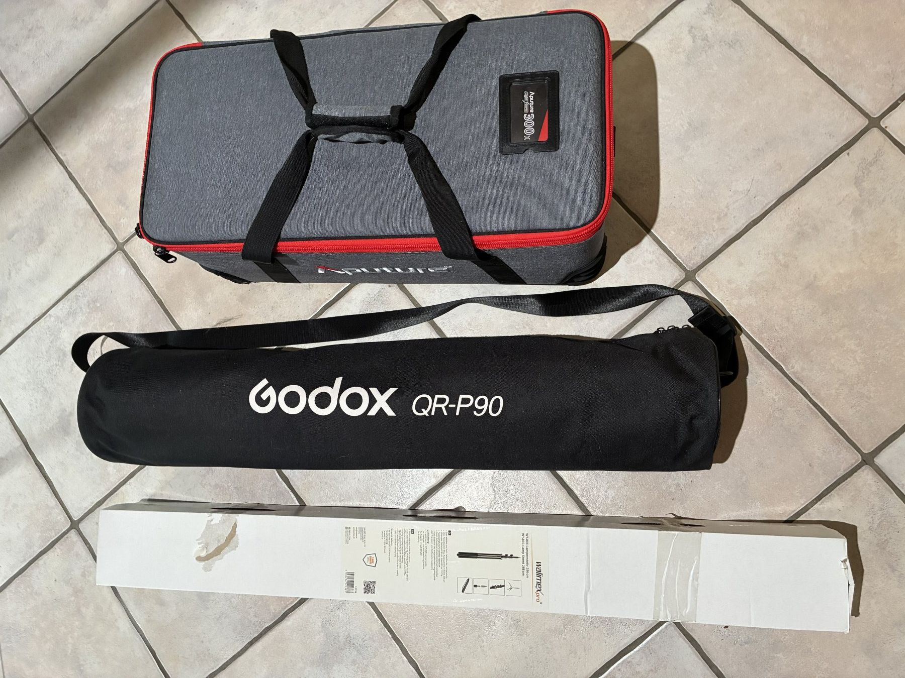 Aputure Lampade: Aputure Light Storm 300X inkl. Stativ & Godox 90 cm Softbox – Usato da Wetzikon ZH venduto da jea_q5cg 7