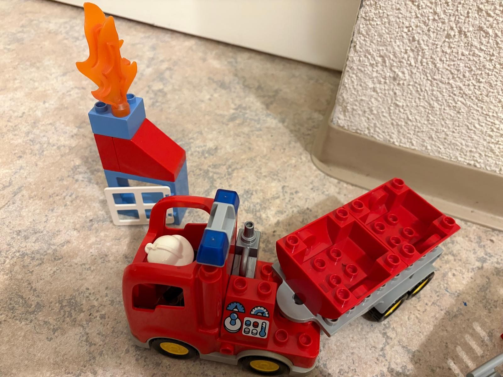 Lego Giocattoli: Duplo Feuerwhehr - Polizei - Tankwagen – Usato da Uhwiesen venduto da moskito59 1