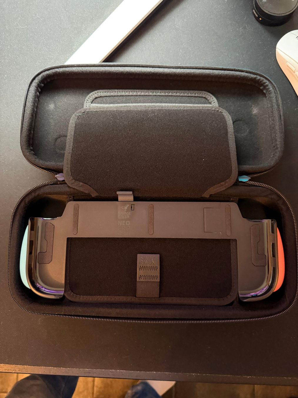 Nintendo Custodie protettive: Pack accessoires Savage Raven Nintendo Switch 2 étui + grips – Usato da Grône venduto da NERV-02 1