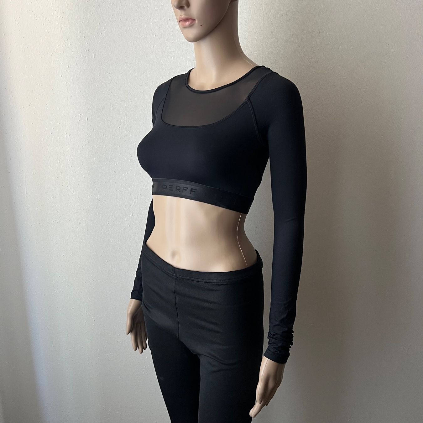 Top: PERFF STUDIO Shirt 🖤 – Usato da Zürich venduto da ClosetQueen 2